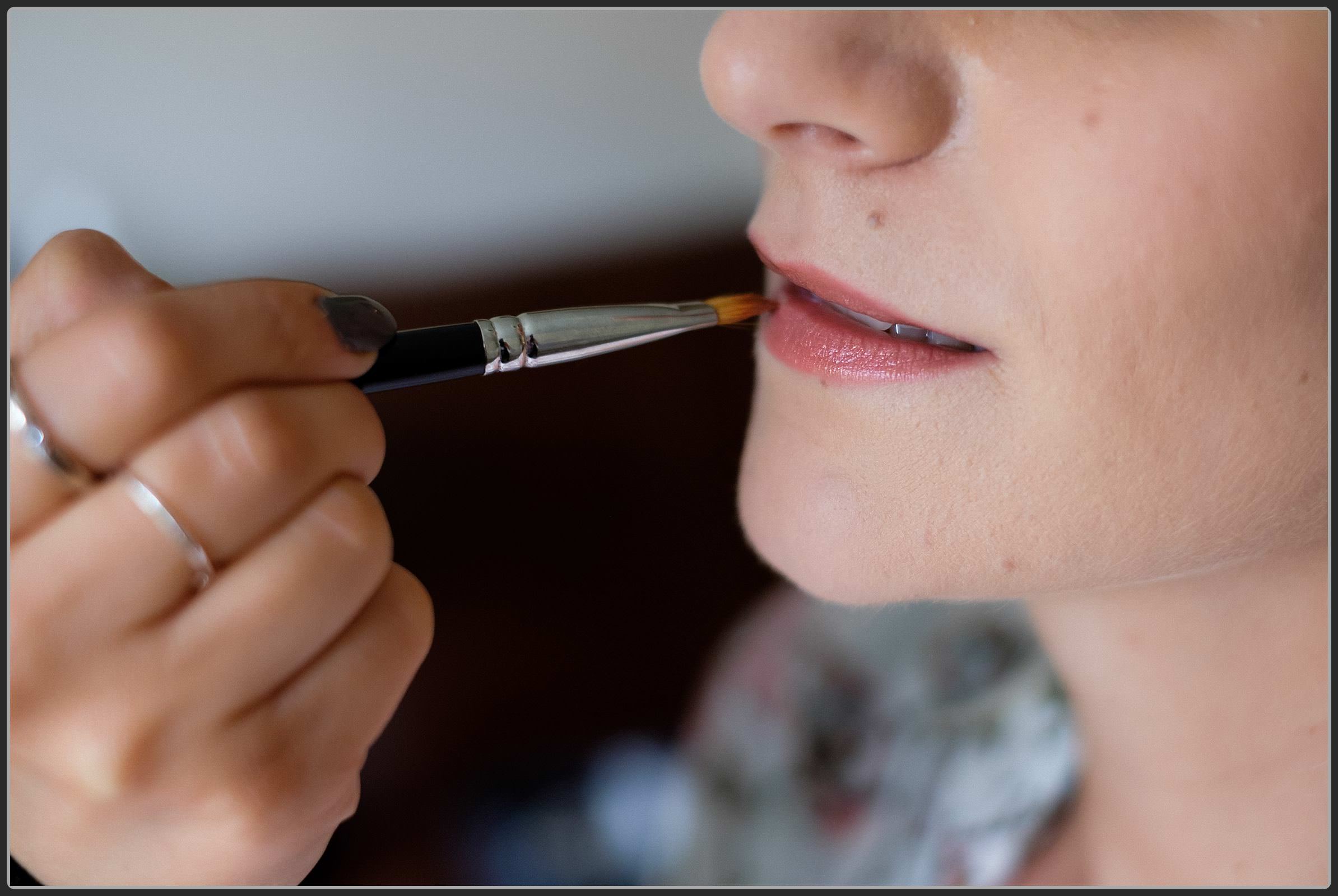 The bride having her lipstick applied