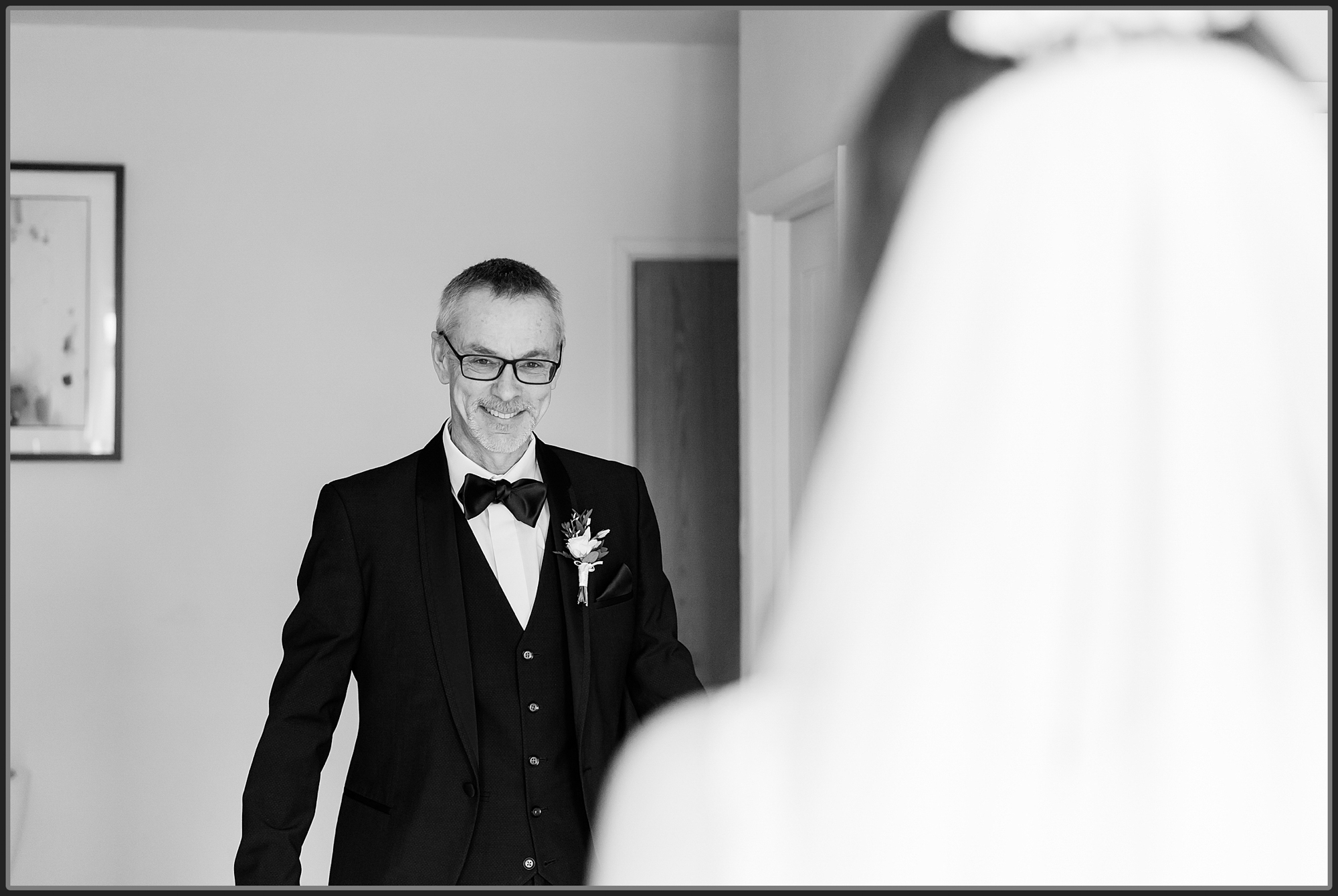 Brides dad seeing his daughter for the first time