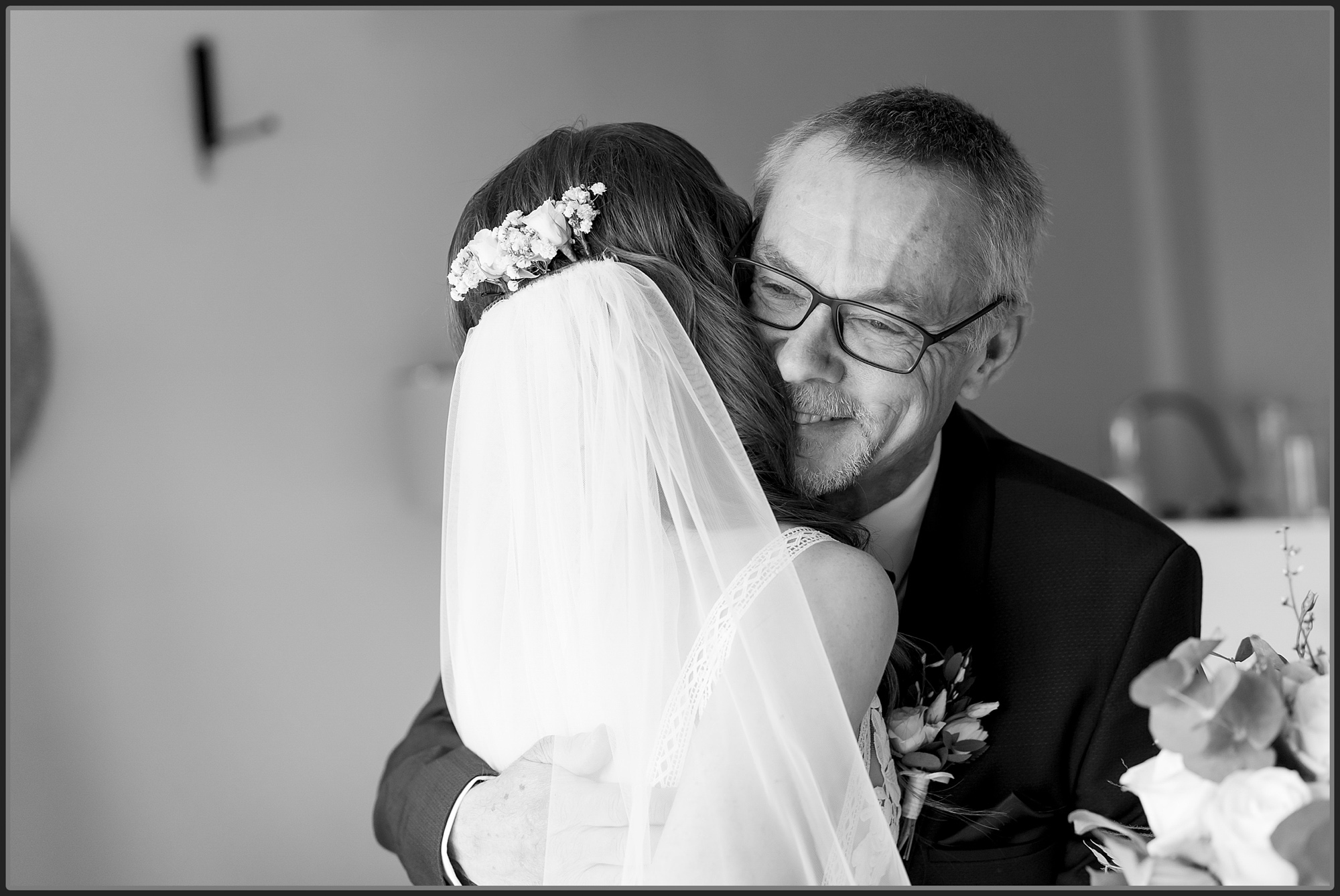 Brides dad seeing his daughter for the first time