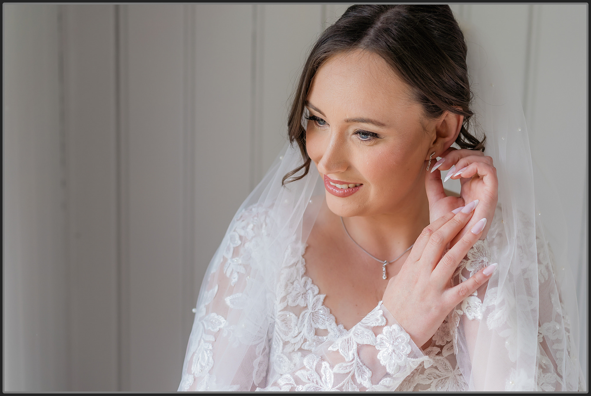 The bride putting her earrings in