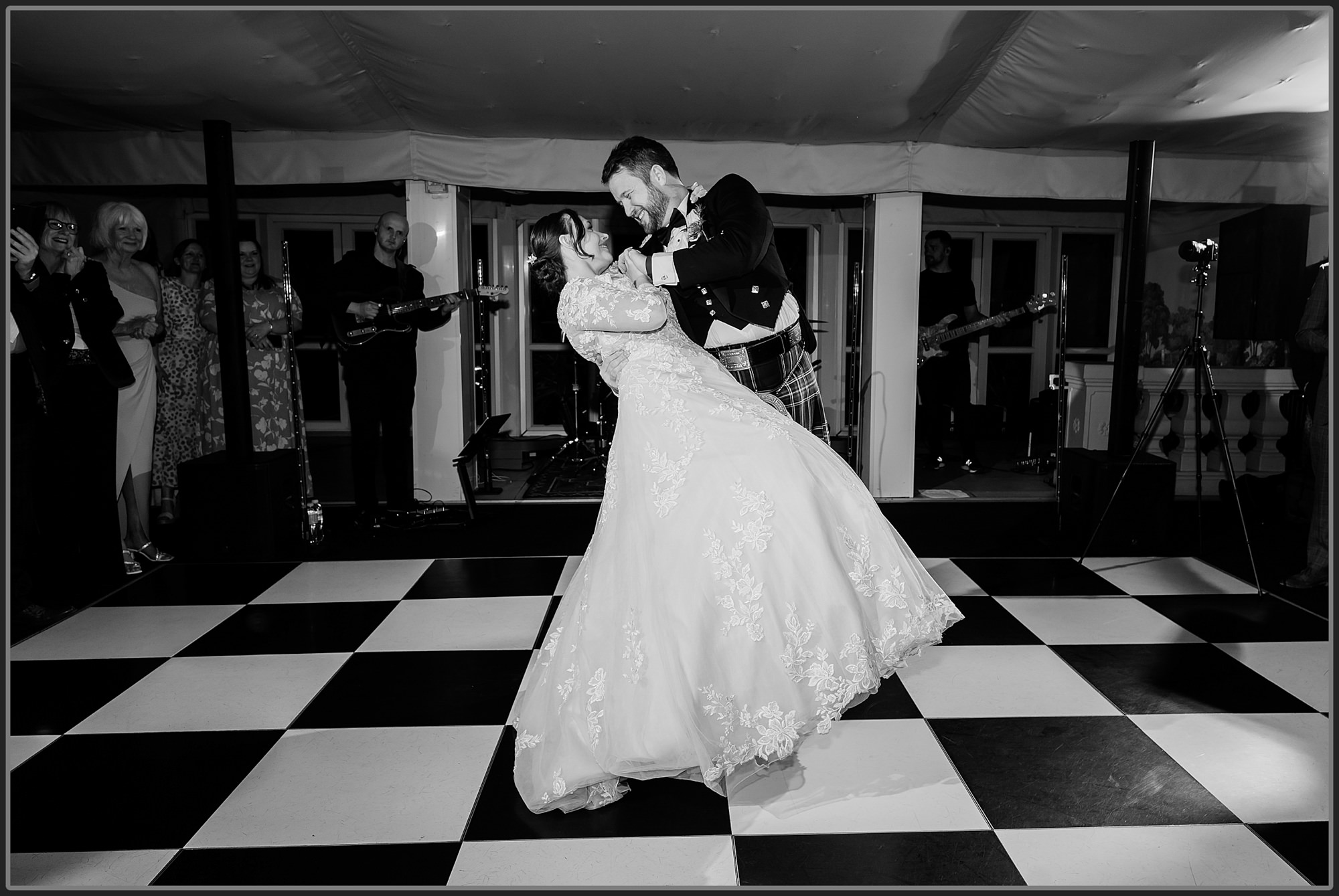 Bride and groom photos during their first dance